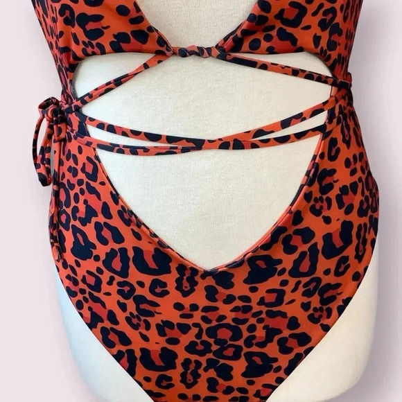 Fashion Nova One Piece Plunging Wrap Around Swimsuit Plus Size 3X Animal Print - Picture 6 of 16